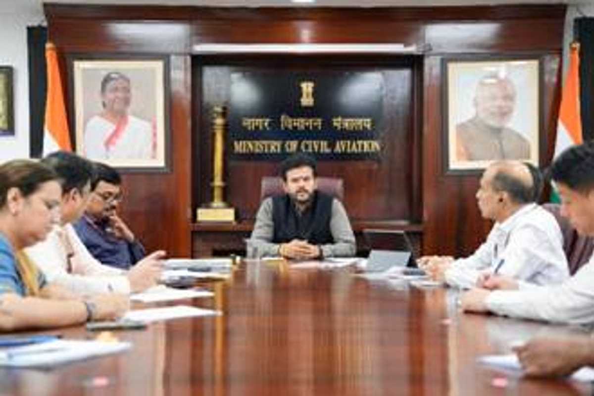 नागर विमानन मंत्री ने एयरपोर्ट और एयरलाइंस अधिकारियों के साथ सुरक्षा मुद्दों का रिव्यू किया